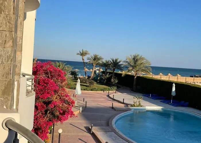 Cecilia Resort *